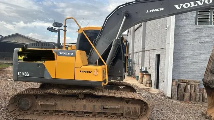 ESCAVADEIRA VOLVO EC140DL c/ 5000hrs 2021