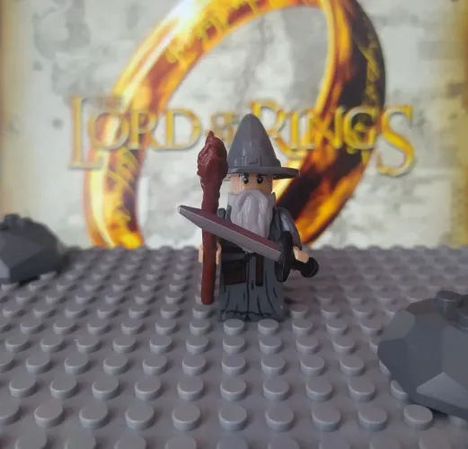 Boneco e Minifigura Gandalf Cinzento - Senhor dos Anéis (blocos de montar tipo LEGO)