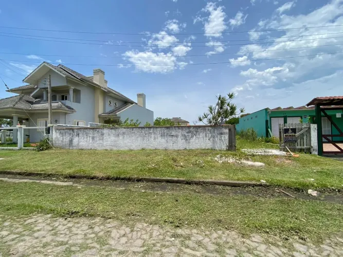 Imóvel para venda tem 300 metros quadrados em Centro - Arroio do Sal - RS