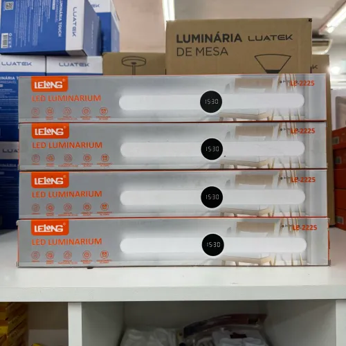 Luminária de Led com relógio digital