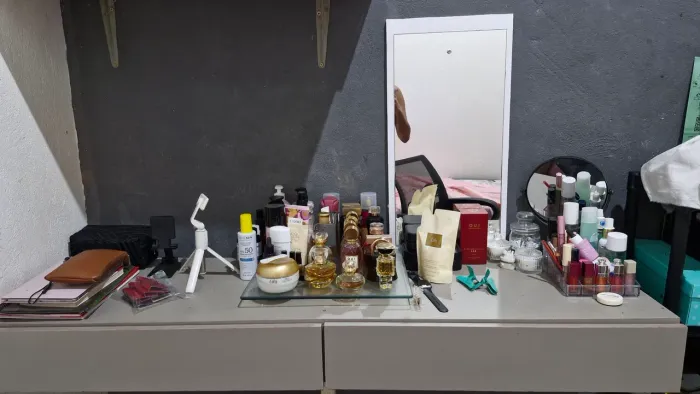 Penteadeira/escrivaninha suspensa