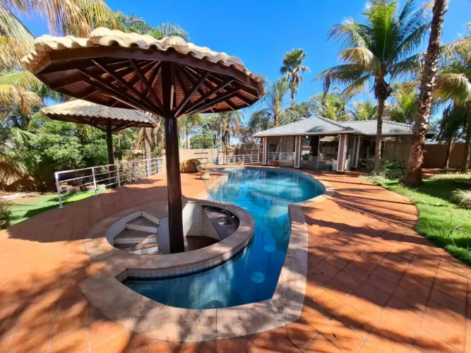 Casa em condomínio com 647m² para locação - Jardinópolis