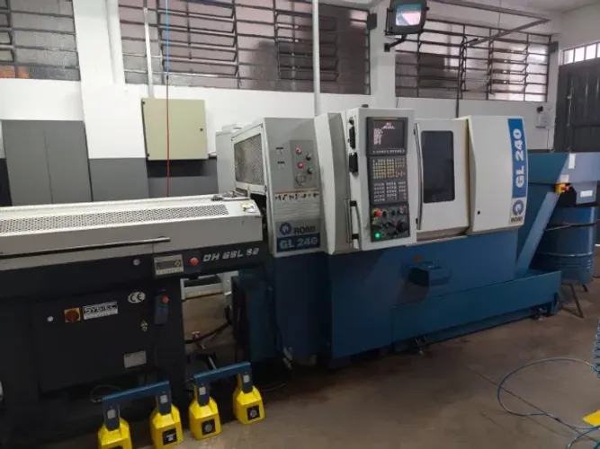 Torno CNC Romi GL 240 Alimentador de barras Systec