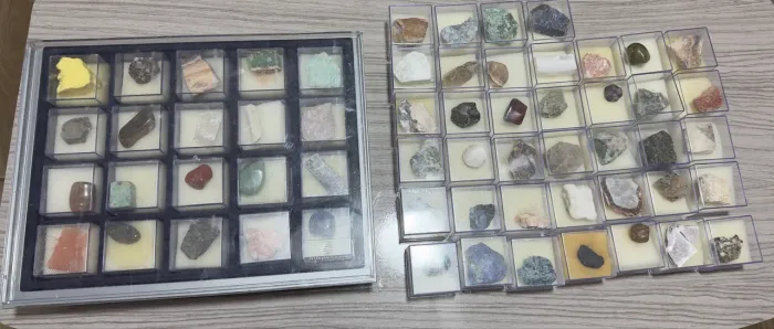 Coleção de Minerais e Rochas Planeta DeAgostini - 74 Amostras Identificadas