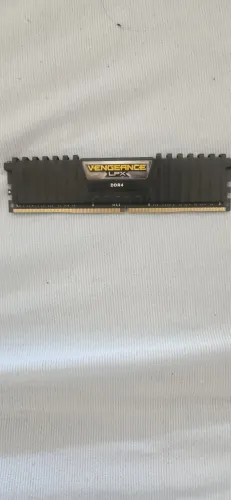 Memória RAM Corsair Vengeance LPX 8GB DDR4 2400MHz