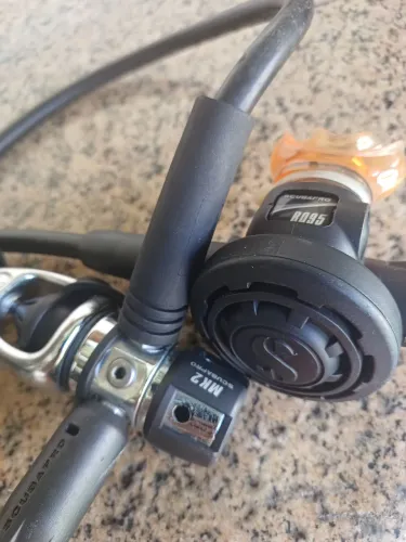 Regulador scubapro, MK2+R095 primeiro e segundo estágios,+ mangueira BC,usado três vezes