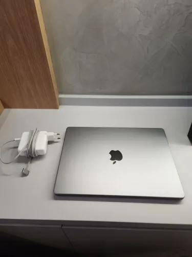 MacBook Pro 14" M2 Pro 16GB 512GB SSD Prata + Carregador Original