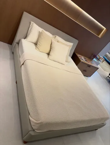 CAMA COM CABEIRA E COLCHAO 
