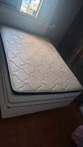Cama de casal seminova