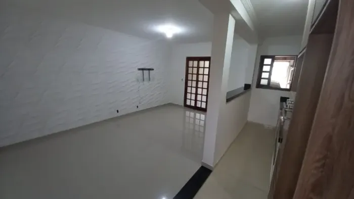 Aluga-se Casa de 3 Quartos com Suíte no Bosque dos Eucaliptos