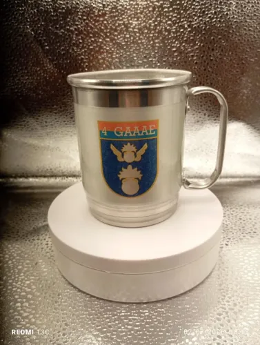 Caneca de alumínio personalizada