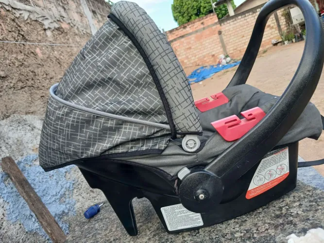 Vende-se cadeirinha de bebê