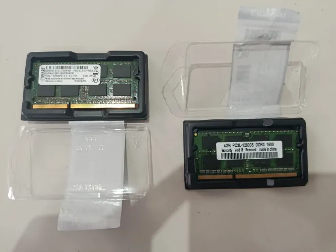 Vendo dois pentes de memória DDR3L de 4gb cada, usados