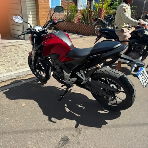 Moto CB twister 300 Honda