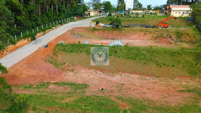 Terreno para venda possui 1500 metros quadrados em Olaria - Itapecerica da Serra - SP