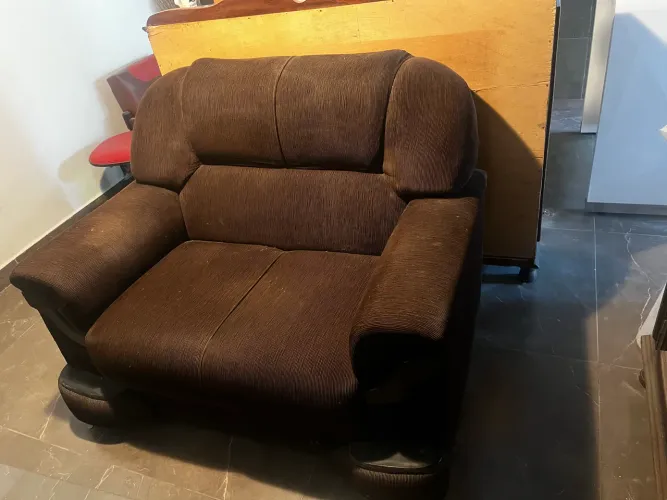 Sofa 2 lugares marrom, desapego 100