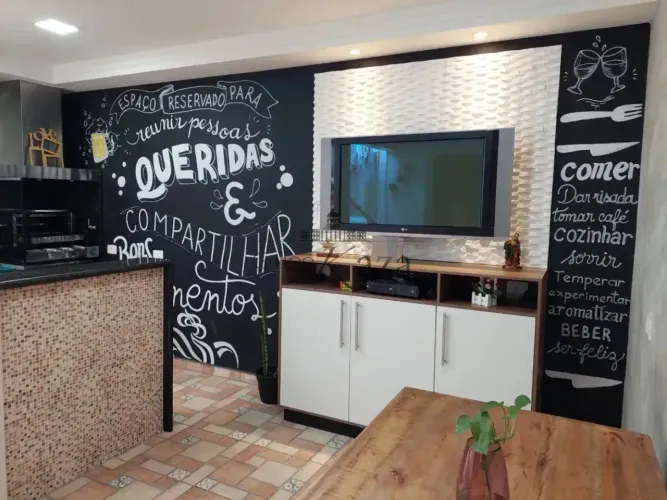 LINDA Casa Condomínio Vert Ville no Jardim Santa Maria com 3 Dormitórios e 1 suíte.