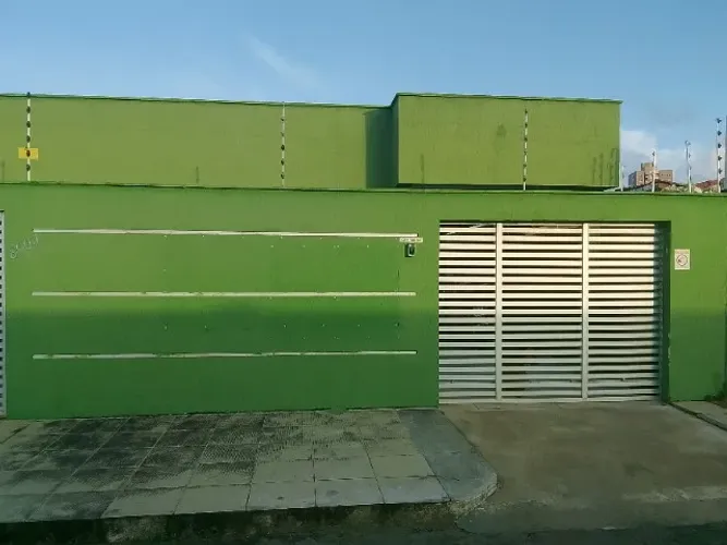 Casa 13x30 Exclusiva com Amplo Terreno e Alto Potencial de Valorização