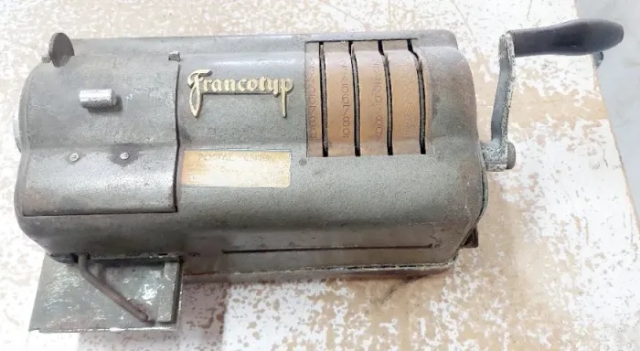 Maquina de selos dos anos 60 usada para os Correios