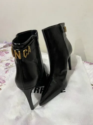 Vendo bota Lança Perfume nova