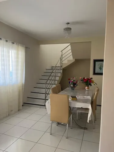 Casa duplex no alto do calhau 