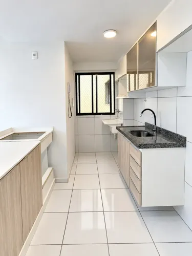ALUGA-SE APARTAMENTO NO RESIDENCIAL MORABEM COM 2/4 SENDO UMA SUÍTE COM MÓVEIS PLANEJADOS