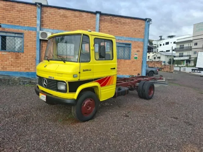 Caminhao MBB L 608 4x2 no chassis ano fabricacao 1982