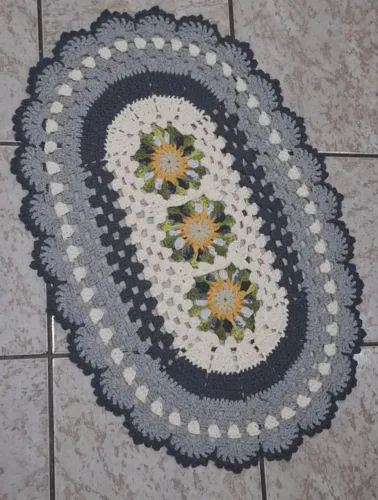Tapete com flor por 30,00 reais cada