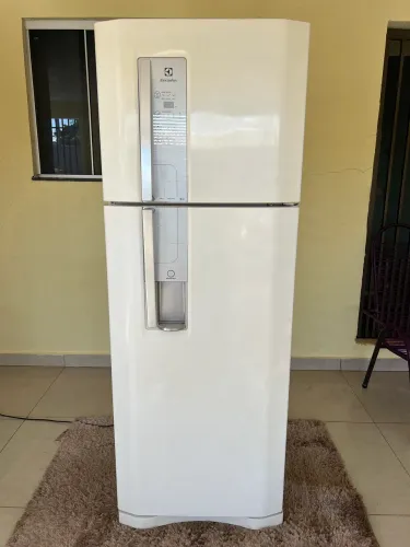 Vendo Geladeira Electrolux 456 litros frost free touch digital Entrego *