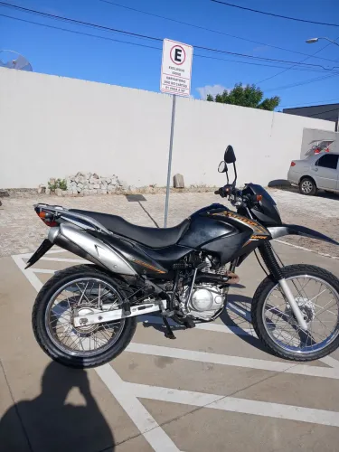 Vendo moto broz 150.
