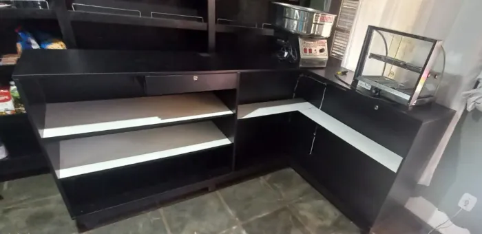 VENDA DE BALCÃO E ESTANTE EXPOSITORA COMERCIAL