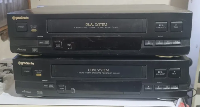2 video cassetes pra reparo(as vzs funciona)