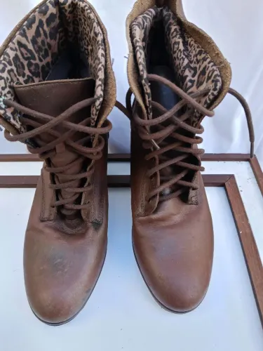 Bota feminina Desmond tamanho 38 couro legítimo