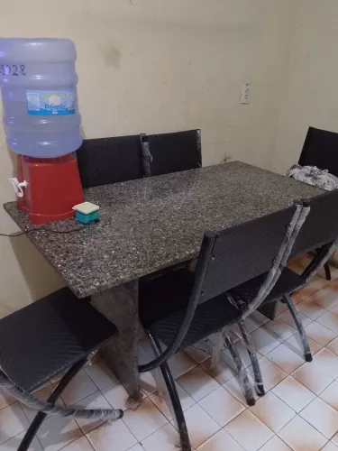 Mesa toda em mármore
