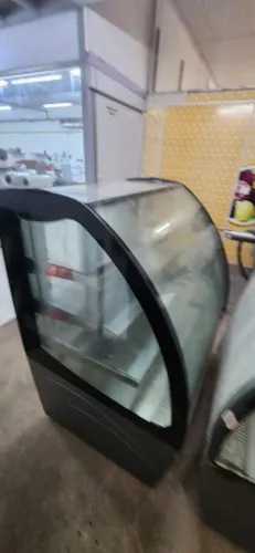 Balcão Refrigerado para Tortas e Bolos