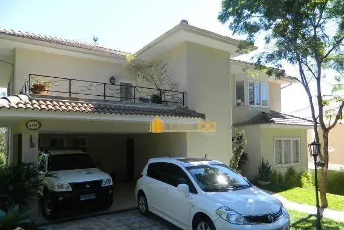 Linda Residência no Condomínio Chácara Ubá. Terreno com 700 m², Varandas, 2 Salas, 3 Quart