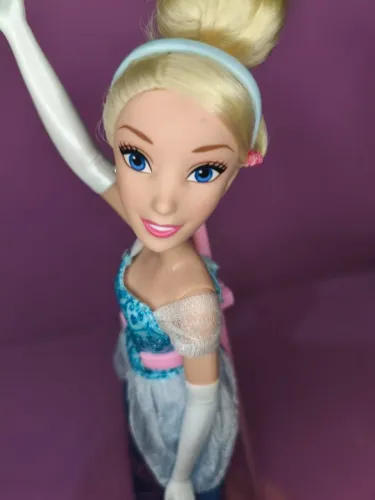 Boneca Cinderela da Disney