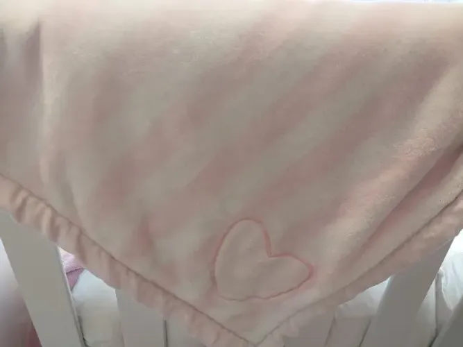 Cobertor / Manta de Bebê Rosa com Coração - 90x65 cm