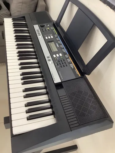 Teclado Yamaha PSR E243