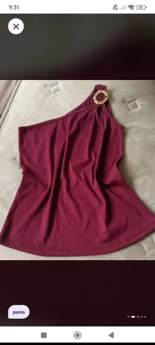 blusa vinho com uma manga