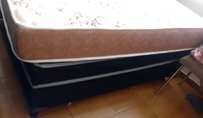 VENDO CAMA BOX CASAL SEMINOVA.