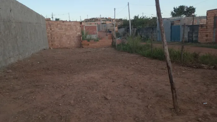 Lote 10 por 20 perto da escola Bela Vista