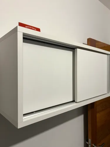 Armario suspenso + mesa de estudio