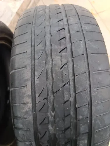 Par de pneus 225*50*17 marca Pirelli