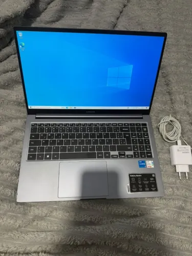 Notebook Samsung Book 4 750XGK i5-1335U 8GB DDR4 256GB NVMe 15.6 FHD