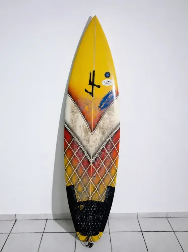 Prancha surf 6.1 27l excelente estado.