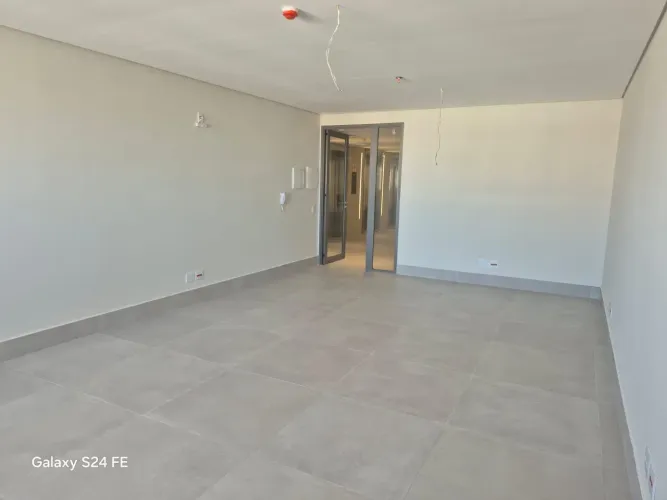 ALUGA-SE : Sala Comercial de 41 m² no Edifício Infinity-O novo marco corporativo de Moc