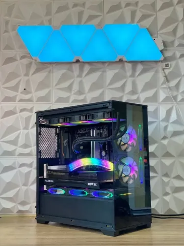 PC GAMER RYZEN 7 5700X/ B550M AORUS ELITE/ RX 9070 XT 16GB