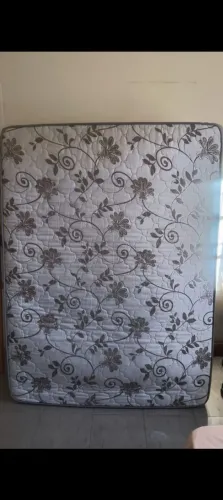 Cama e colchao