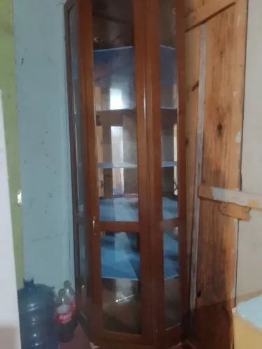 Vendo cristaleira 250$.. não faço entrega.